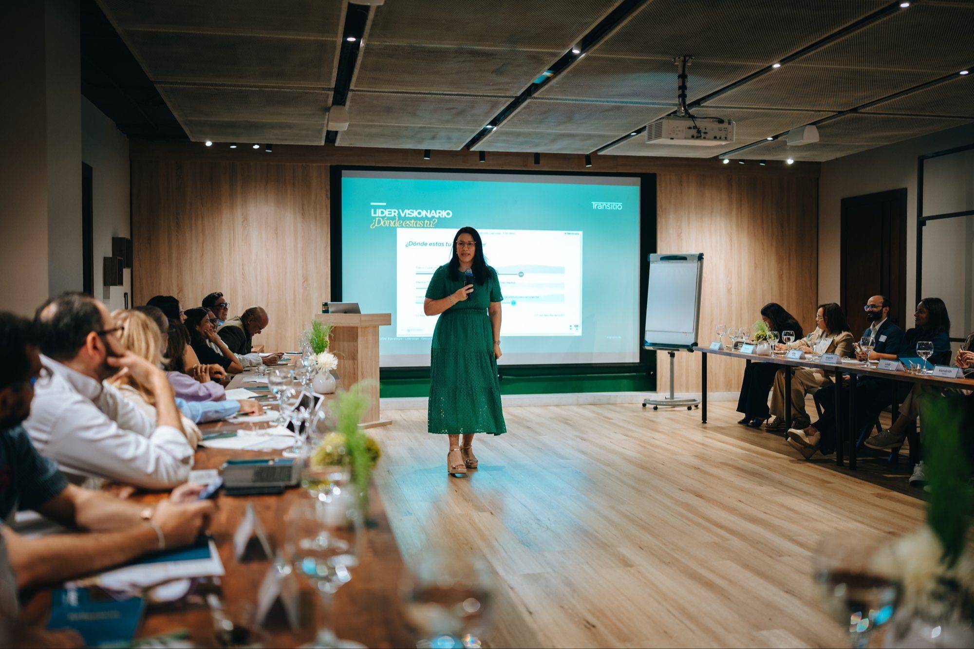 Leslie Torres facilitando Sala de Fundadores, septiembre 2026