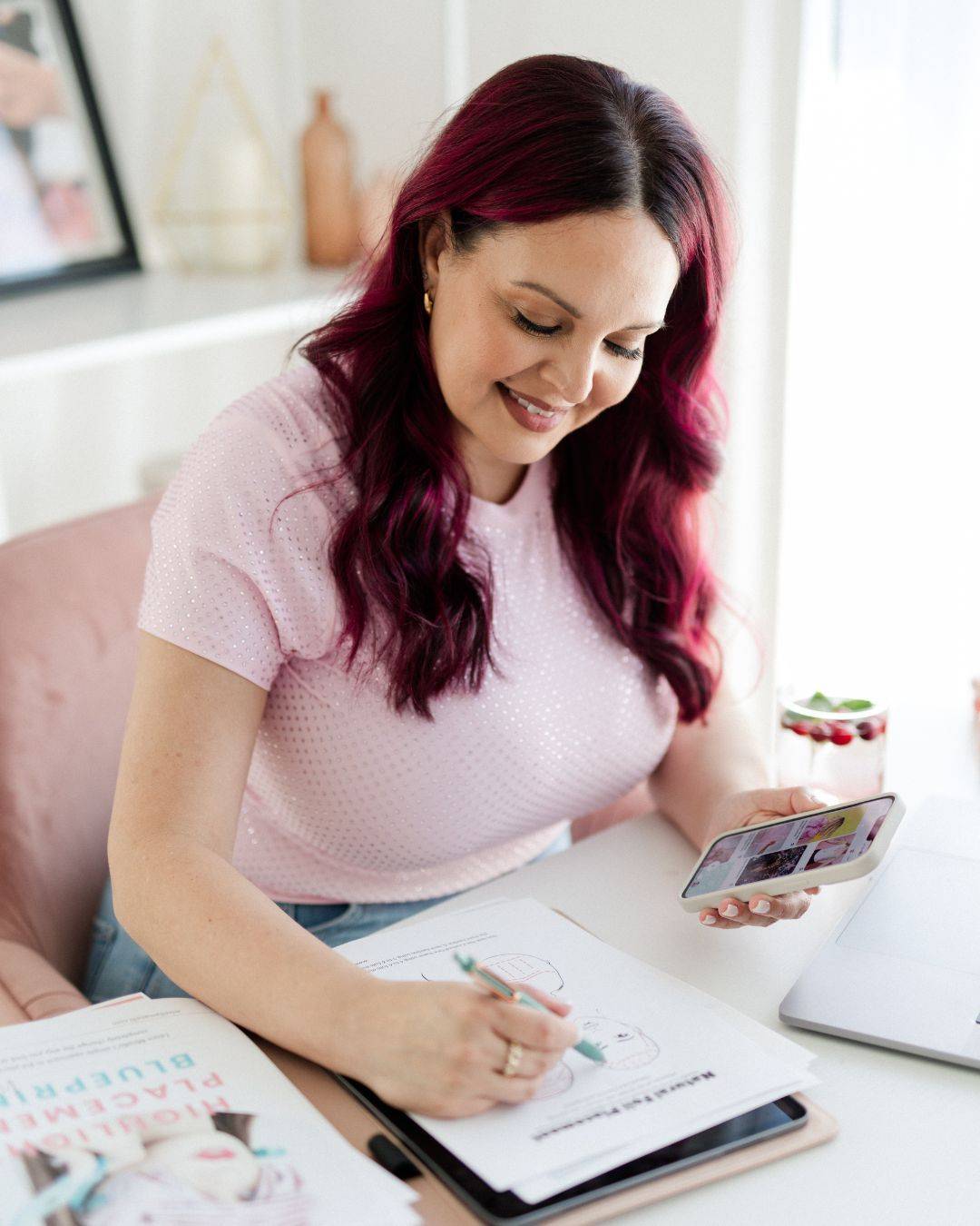 Mirella Manelli planning at her desk
