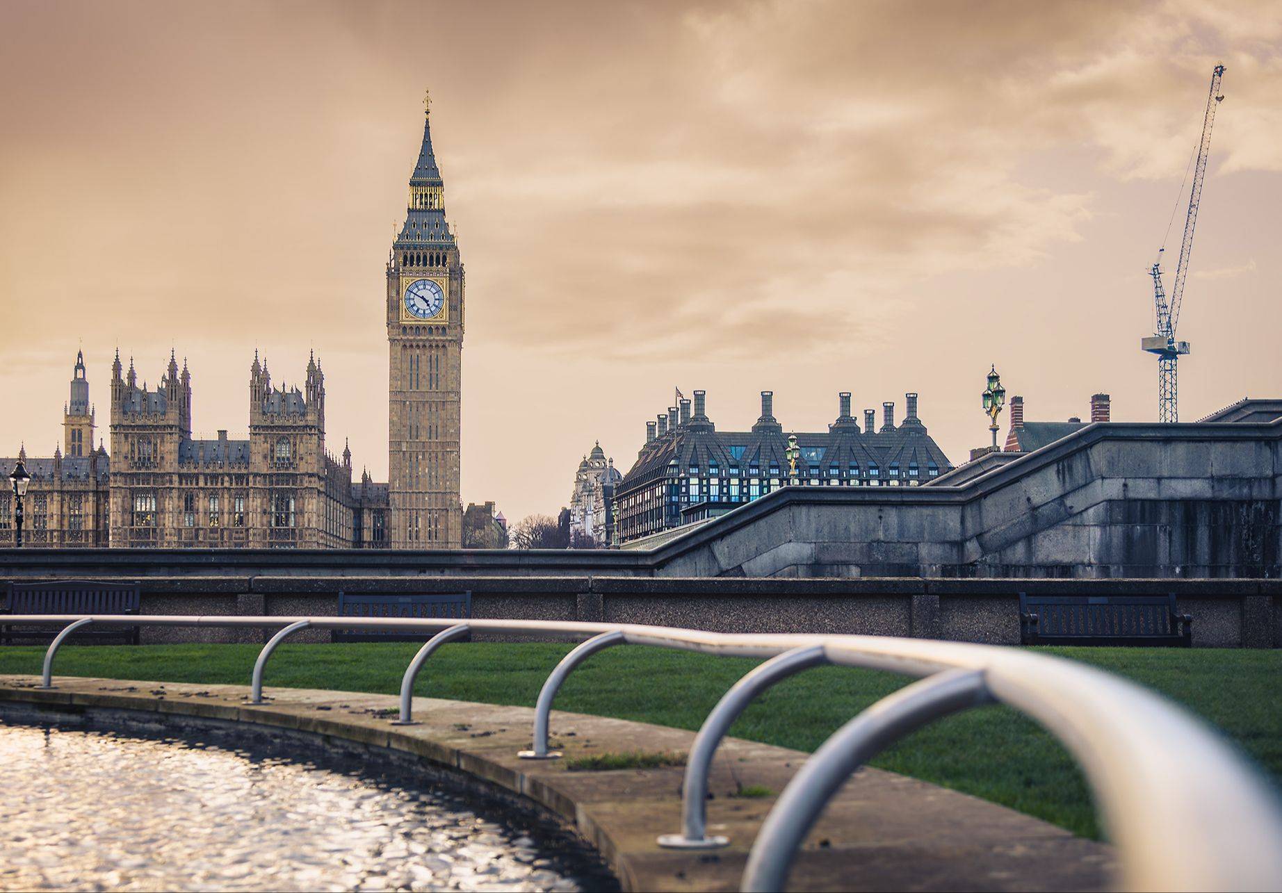 Houses of Parliament and Big Ben under a moody sky, street photography by Mark Kaye