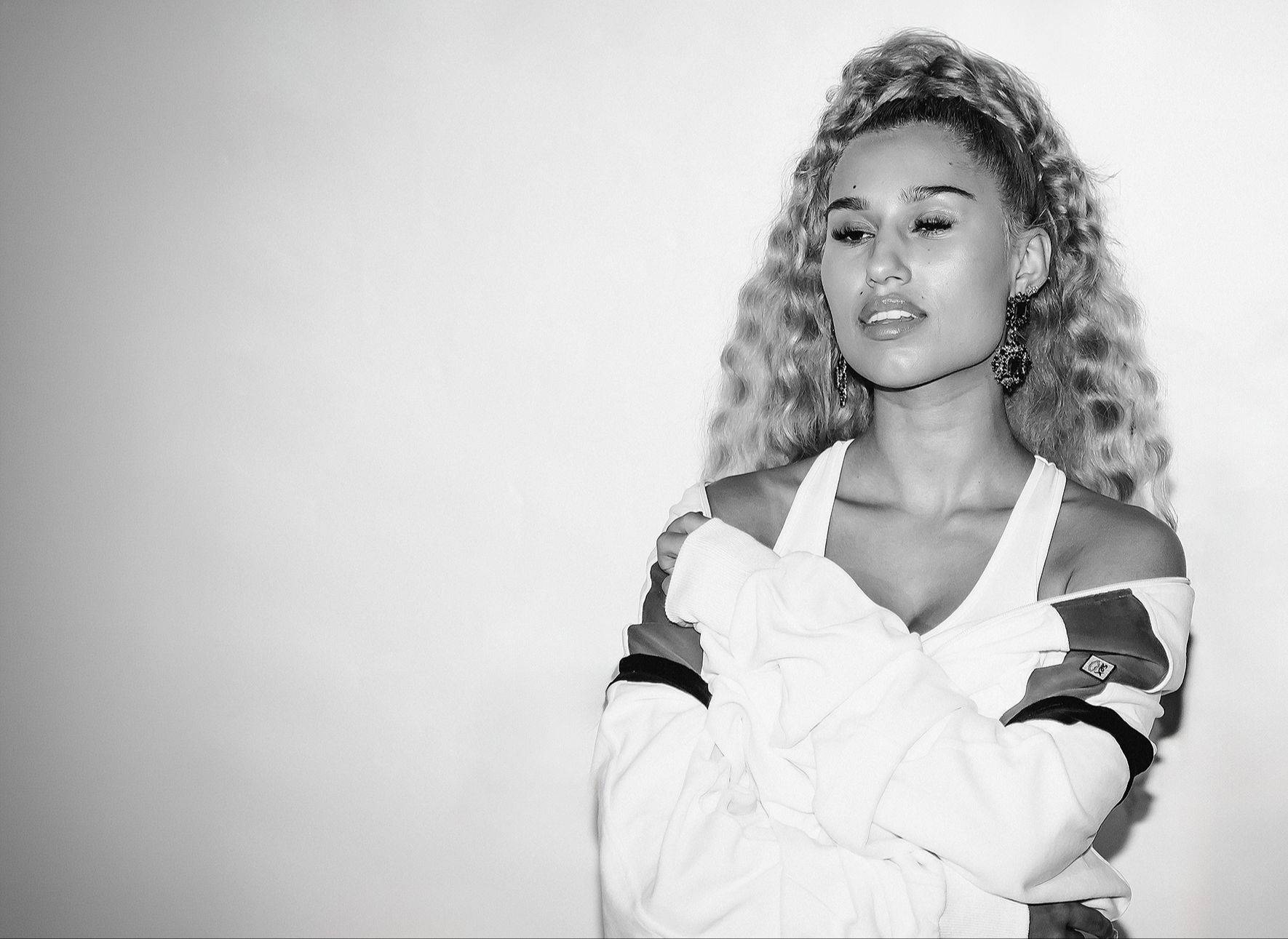 Raye black and white portrait with soft side light, portrait photography by Mark Kaye