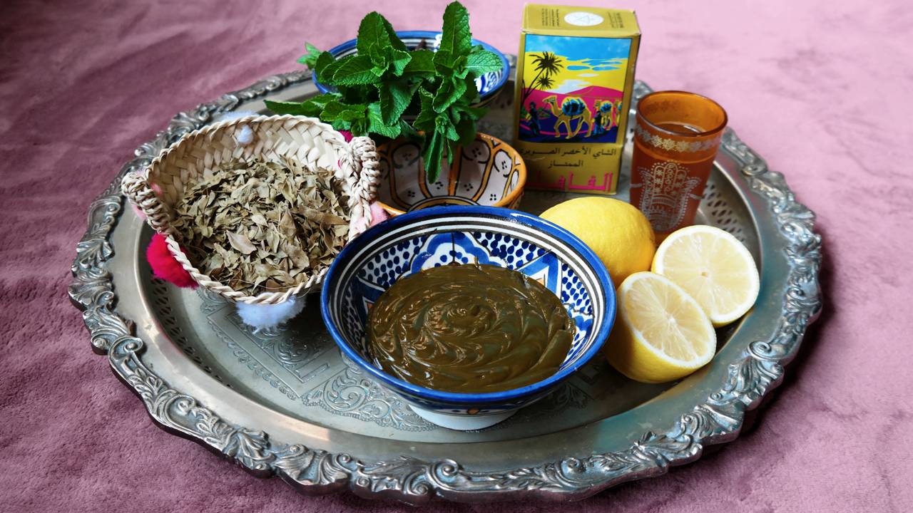 How to Mix Henna the Moroccan Way