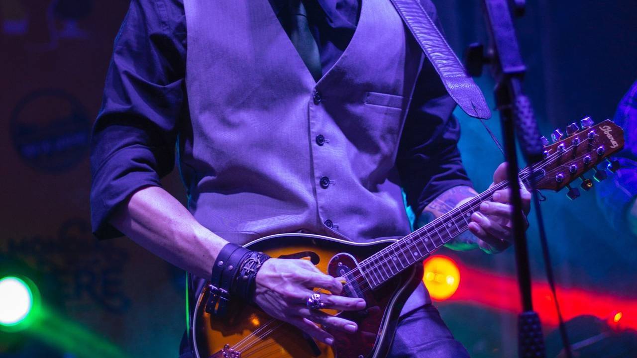 How do you play "rock mandolin?" Free video lesson & notation