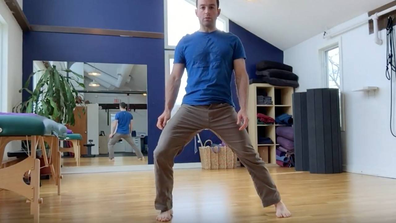 Knee Mobility How to do a closedchain knee circle in a lateral lunge