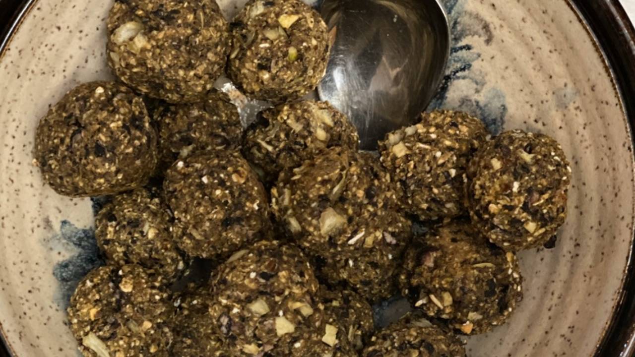 Black bean meatless meatballs