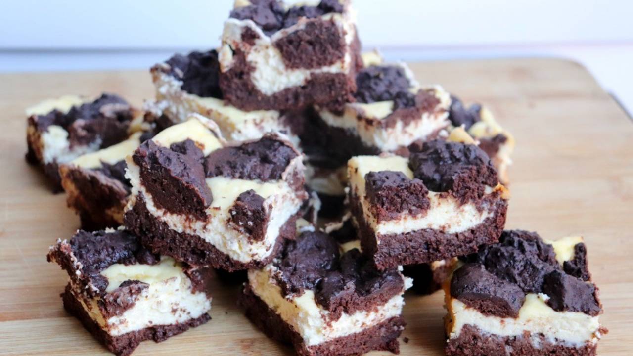 LowCarb Brownie Cheesecake Bars Recipe (KetoFriendly)