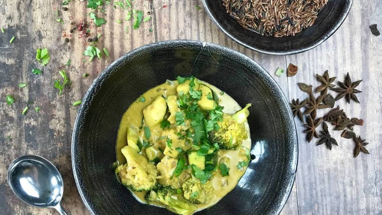 Aubergine and cauliflower curry recipe