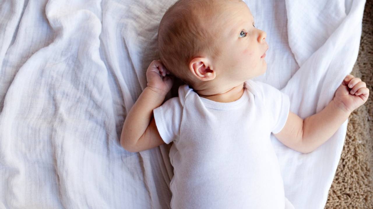 Newborn Sleep 101 for tired parents of babies 016 weeks old