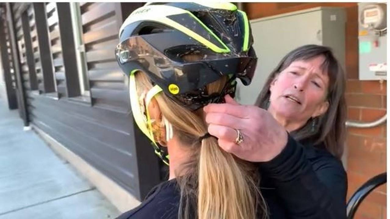 Adjust your bike helmet like a pro