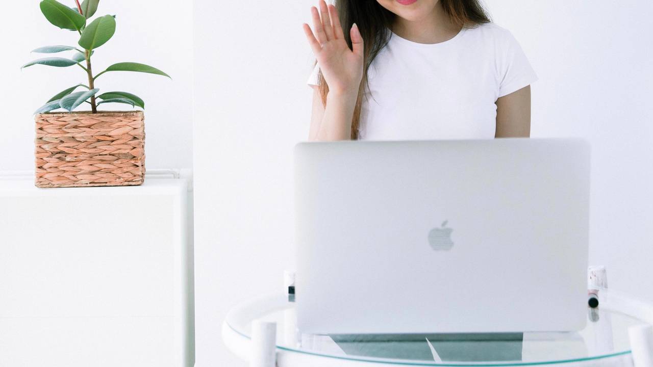 How to Deliver a More Effective Virtual Presentation (Top 7 Ways)