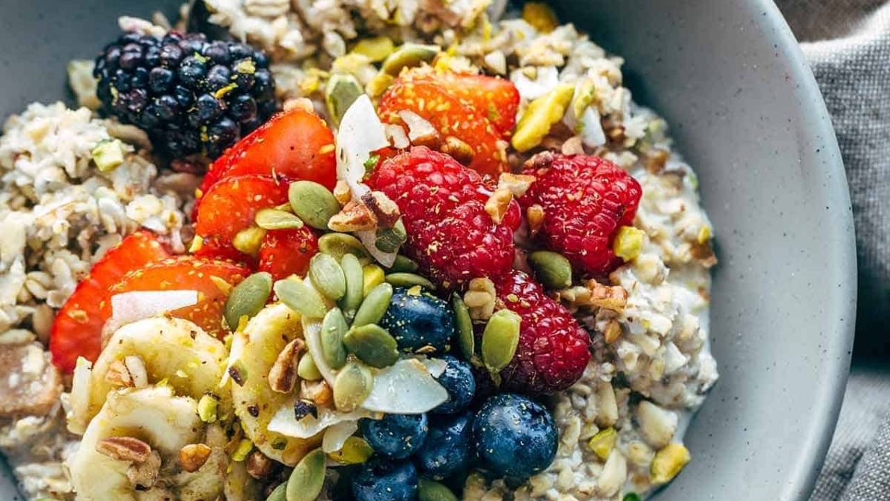 Muesli Breakfast Bowl with Berries