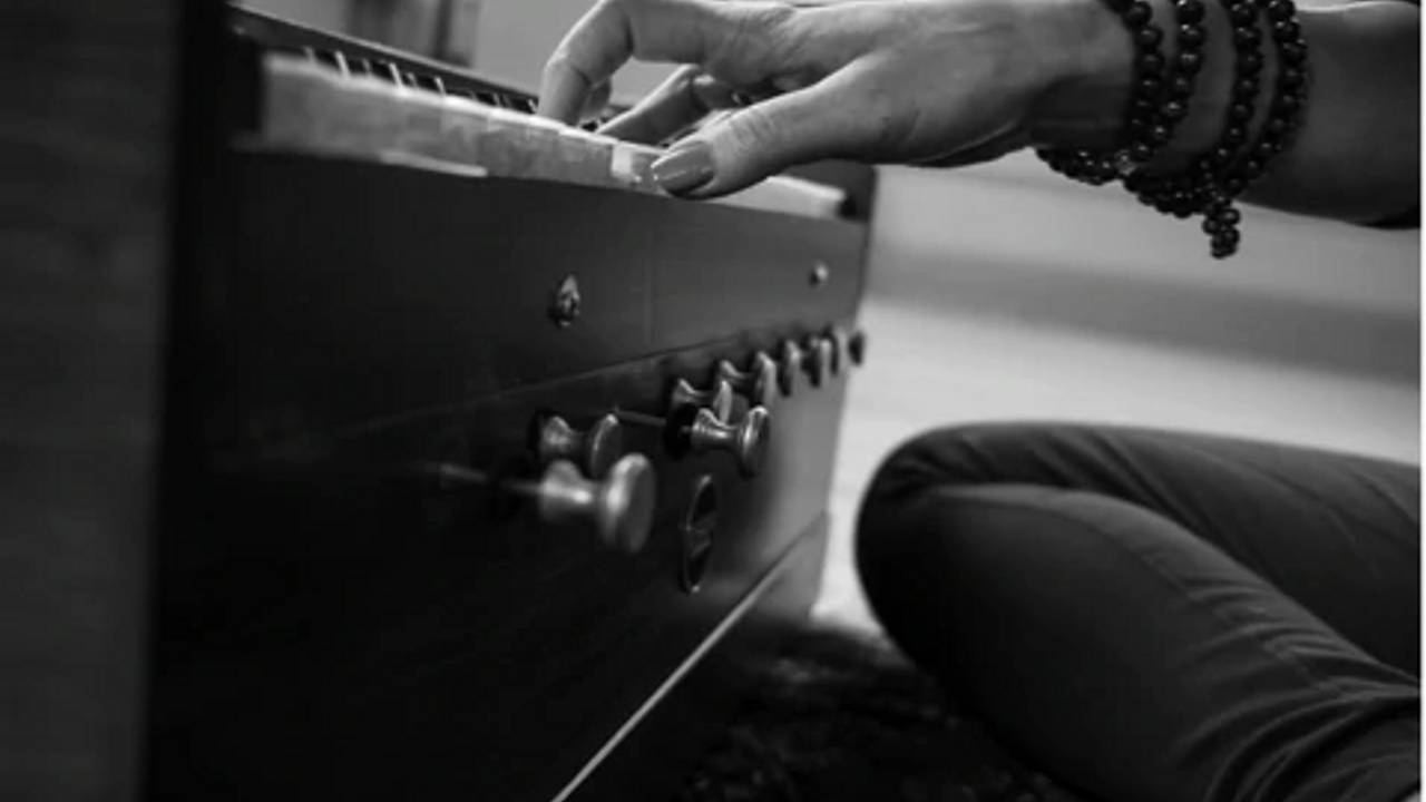 Choose the Right Harmonium Based on Duration of Sustain