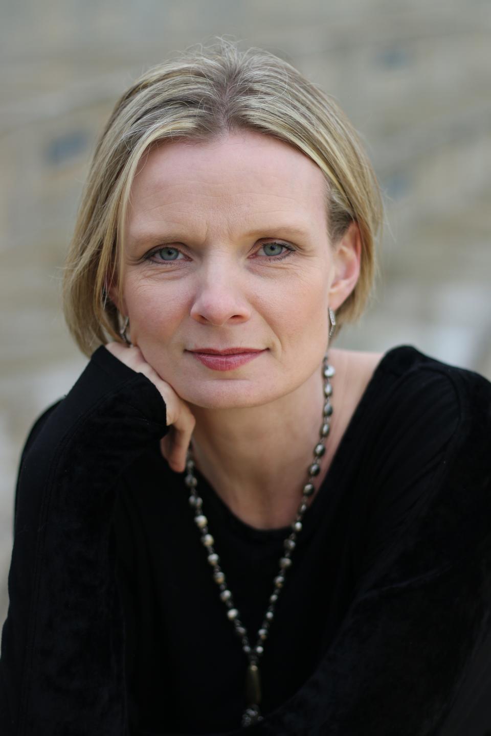 Jennifer Fox, Mom of 3, Executive Coach, Consultant and Passionate Chief Connection Officer of Kindrify