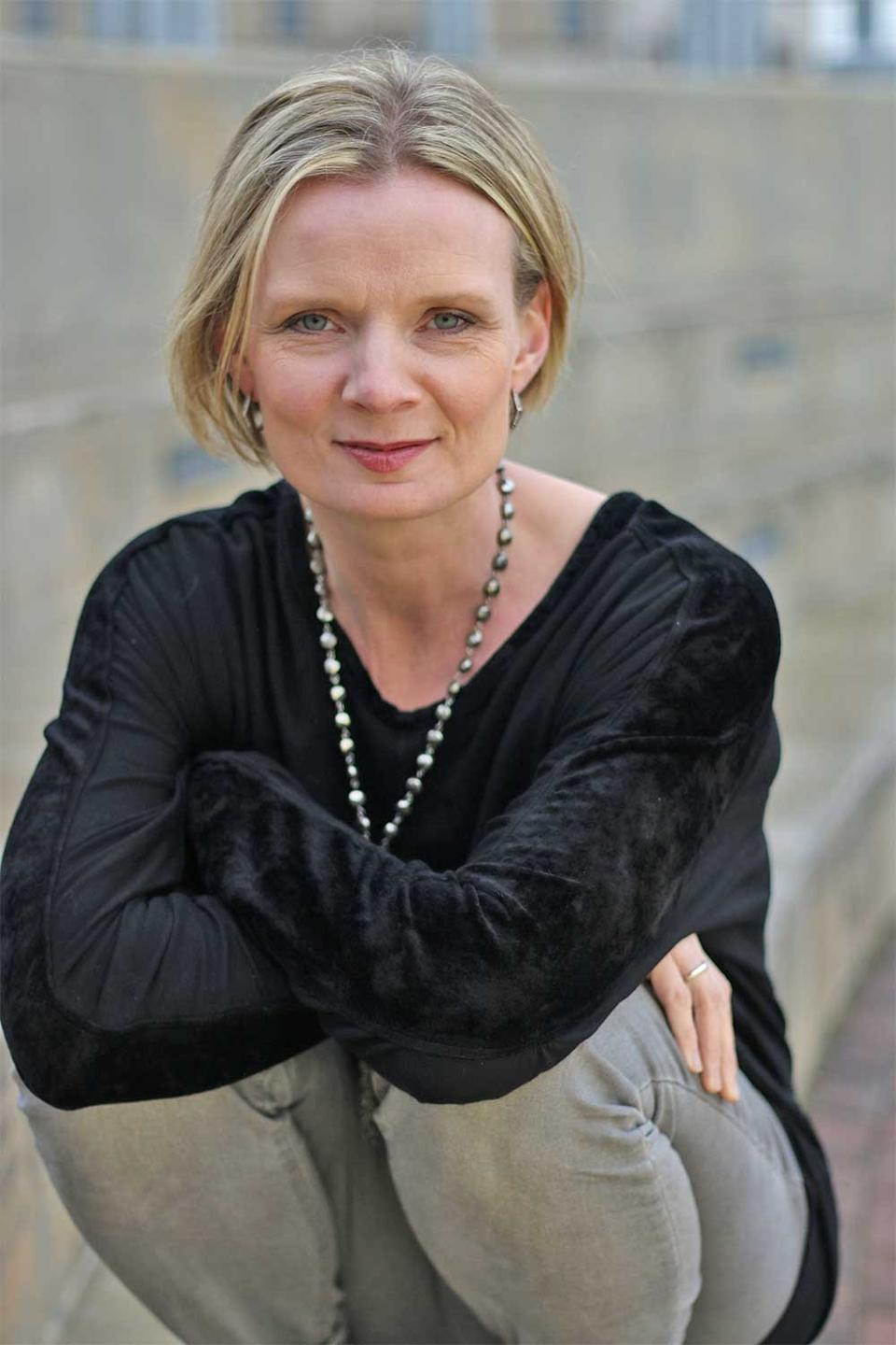 Jennifer Fox, Mom of 3, Executive Coach, Consultant and Passionate Chief Connection Officer of Kindrify