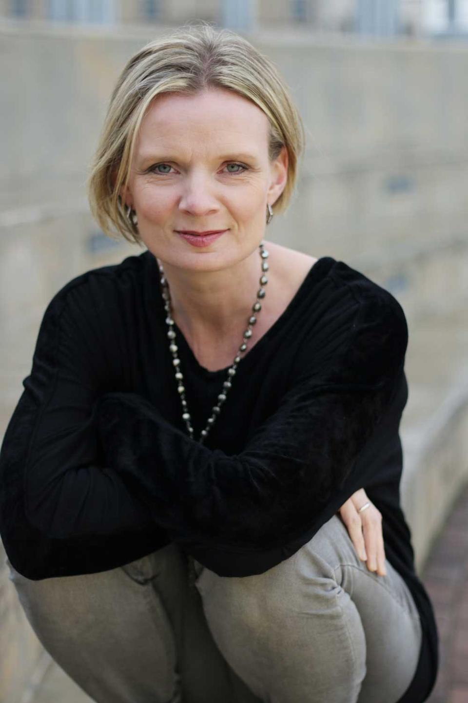 Jennifer Fox, Mom of 3, Executive Coach, Consultant and Passionate Chief Connection Officer of Kindrify