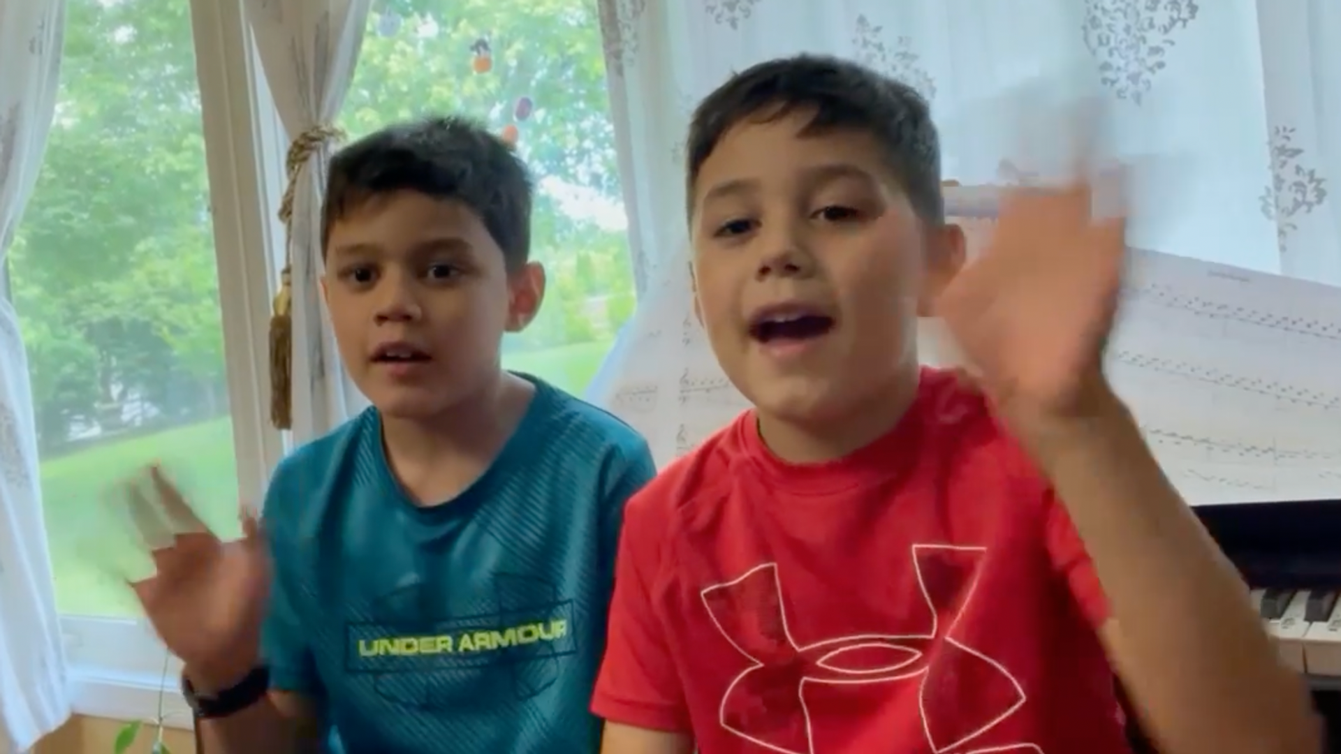 Brothers Pierre and Alexandre sharing their piano learning experience