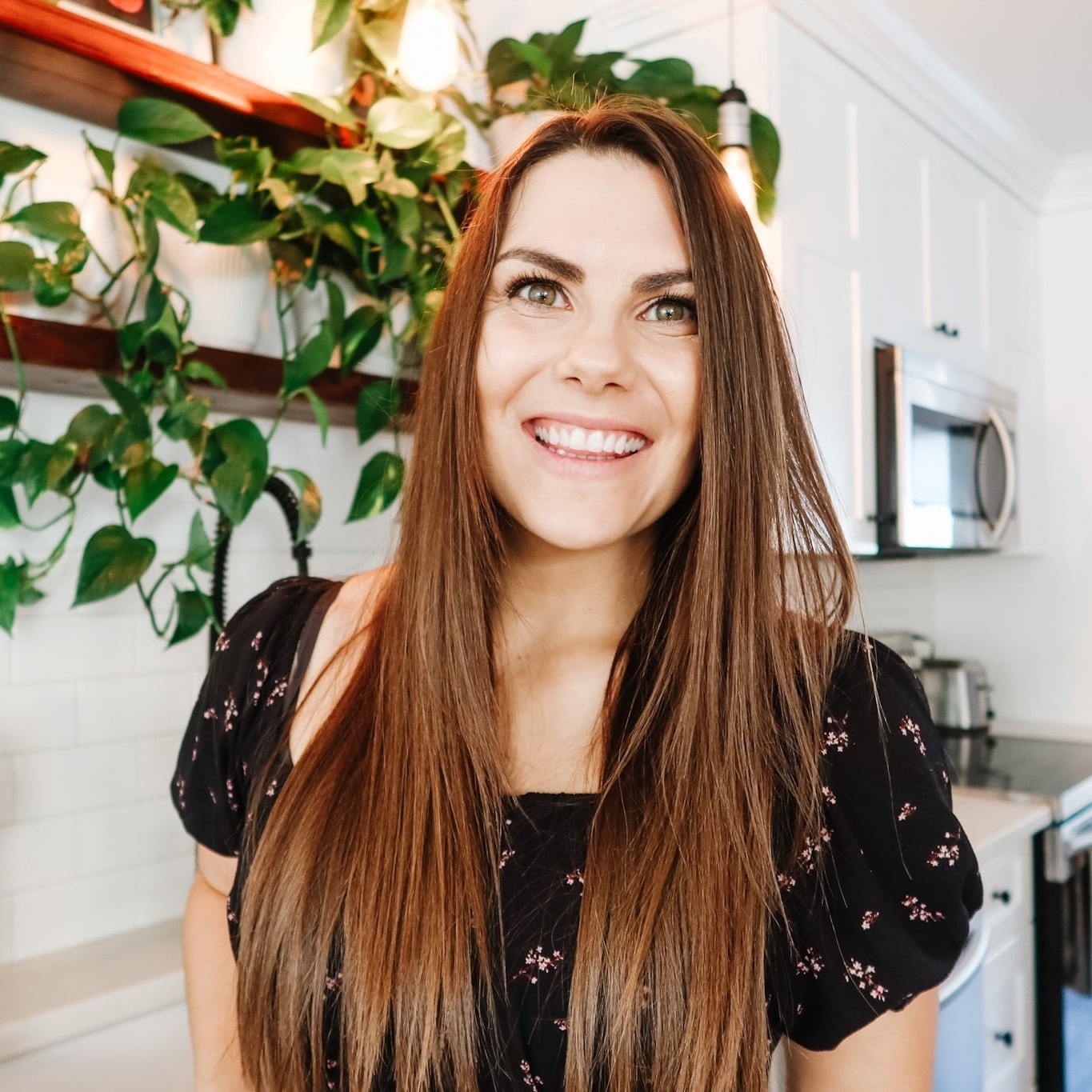 Courtney Berg is a Registered Dietitian and Nutritionist with Vitality Nutrition in Saskatoon. Courtney focuses on hormonal health, evidence-based body composition changes, and mindset coaching.